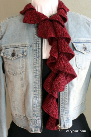 Learn to Knit a Spiral Scarf - v e r y p i n k . c o m - knitting