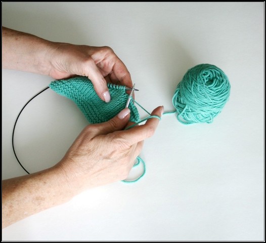 Slow Motion Stretchy Bind-Off - v e r y p i n k . c o m - knitting patterns  and video tutorials