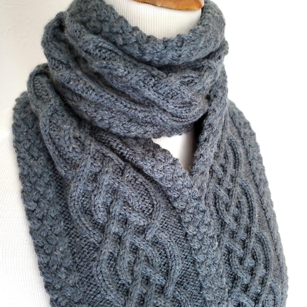 Celtic Cable Scarf - v e r y p i n k . c o m - knitting patterns